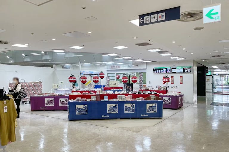 【ザ・スクエア】プロモーションイベントやポップアップストアに最適な複合施設1階のファストフード店付近にあるイベントスペースの画像1