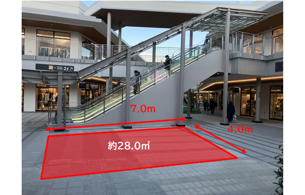 【三井アウトレットパーク 岡崎】中央南エスカレーター横