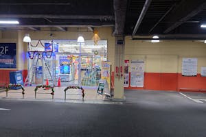 【フタバ図書TSUTAYA GIGA上安店】物販に最適な店舗入口前のイベントスペース