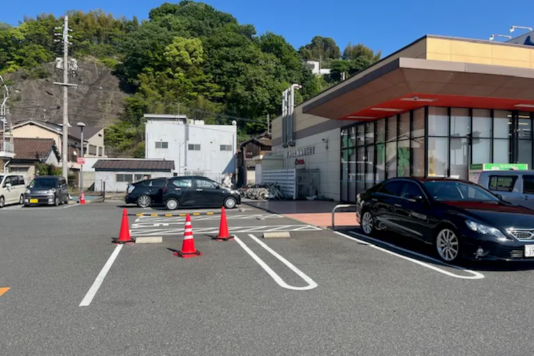 【フレスタ警固屋店】キッチンカーに利用可能な駐車場スペースの画像1