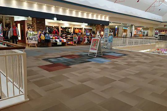 【イオンモールつがる柏】ライトオン前ブリッジ