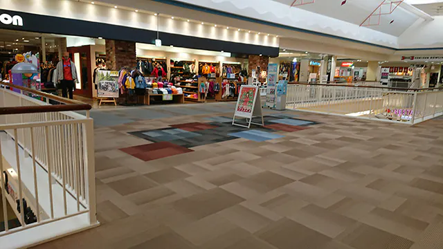 【イオンモールつがる柏】ライトオン前ブリッジの画像