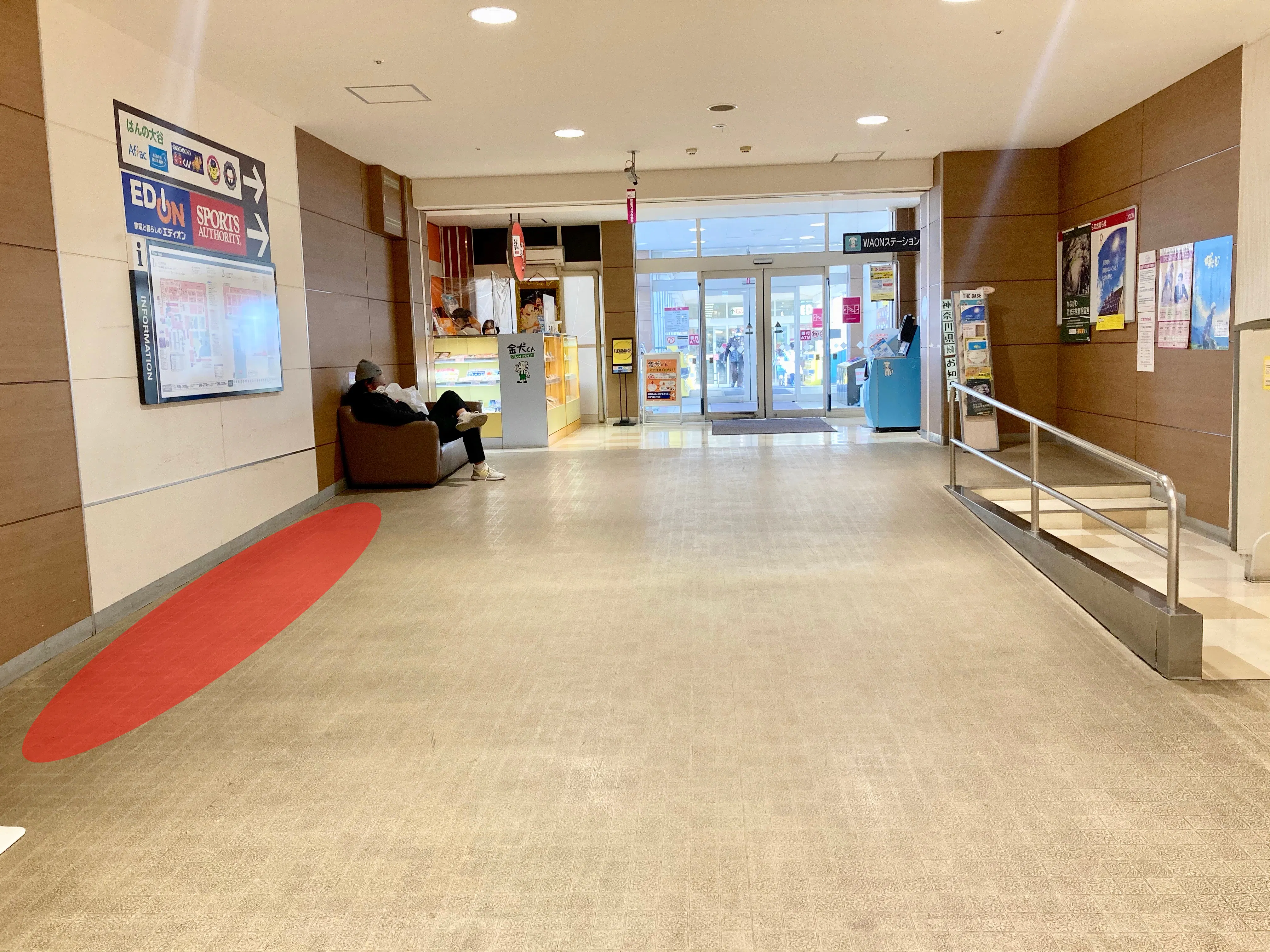 【イオン秦野】プロモーションに適した地域密着型のショッピングセンター連絡通路のイベントスペース