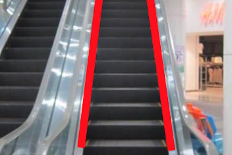 【イオンモールむさし村山】モール内広告 エスカレーター(足もと帯)の画像1