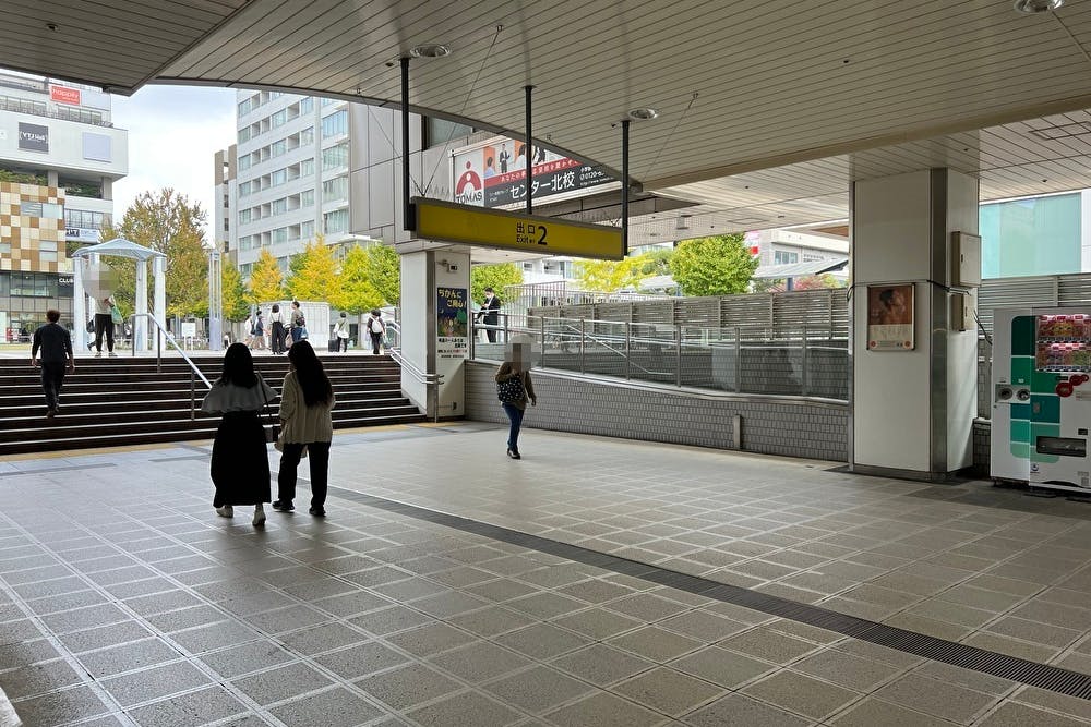 【横浜市営地下鉄ブルーラインセンター北駅】各種プロモーションや物販、食物販のポップアップストアに最適な人通りの多い改札外イベントスペース