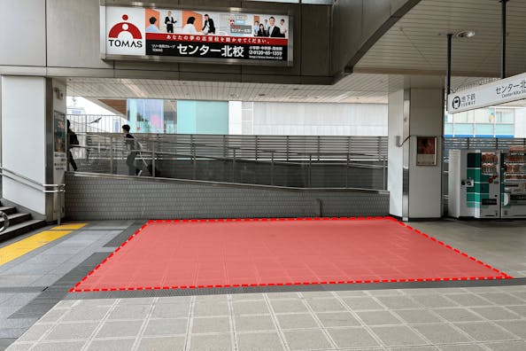 【横浜市営地下鉄ブルーラインセンター北駅】各種プロモーションや物販、食物販のポップアップストアに最適な人通りの多い改札外イベントスペース