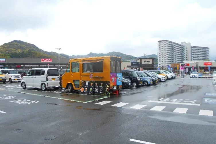 【イオンタウン長与】キッチンカーに最適な大型ショッピングセンターの駐車場を利用可能なイベントスペース