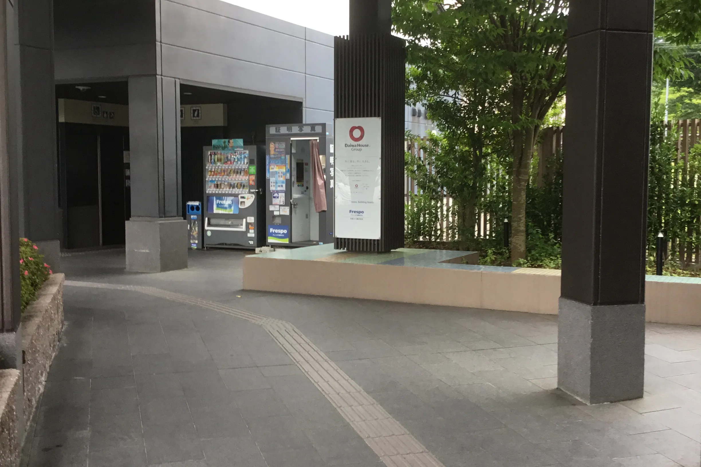 【フレスポ飛騨高山】ポップアップストアやPRの展開に適したトイレ付近の共有部スペース(半屋内)