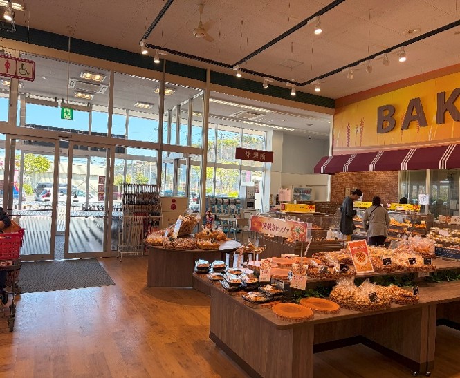 【マックスバリュにかほ店】イートイン脇 販促プロモーションや物販に最適なスーパー店内催事イベントスペース