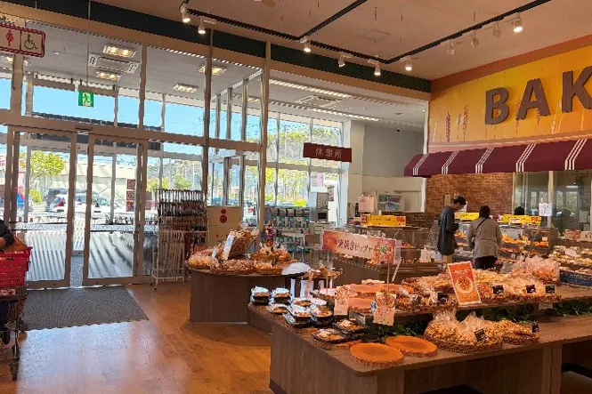 【マックスバリュにかほ店】イートイン脇 販促プロモーションや物販に最適なスーパー店内催事イベントスペース