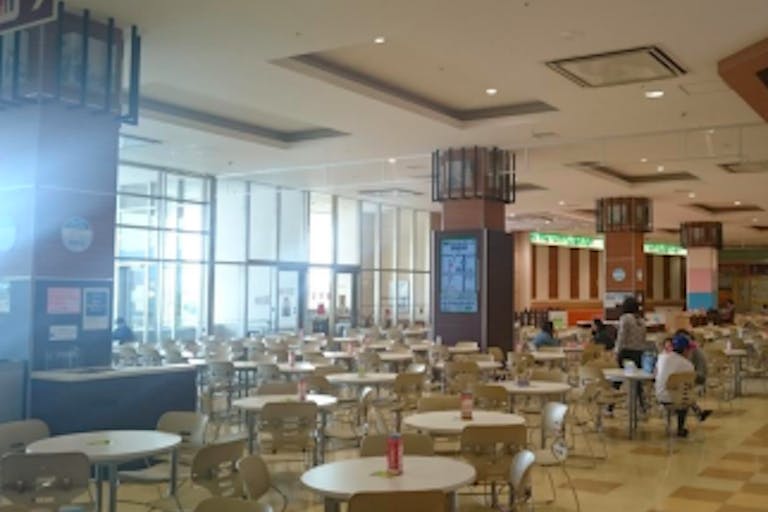 【イオンモール都城駅前】【都城駅前】モール内広告 フードコートテーブルシールの画像1