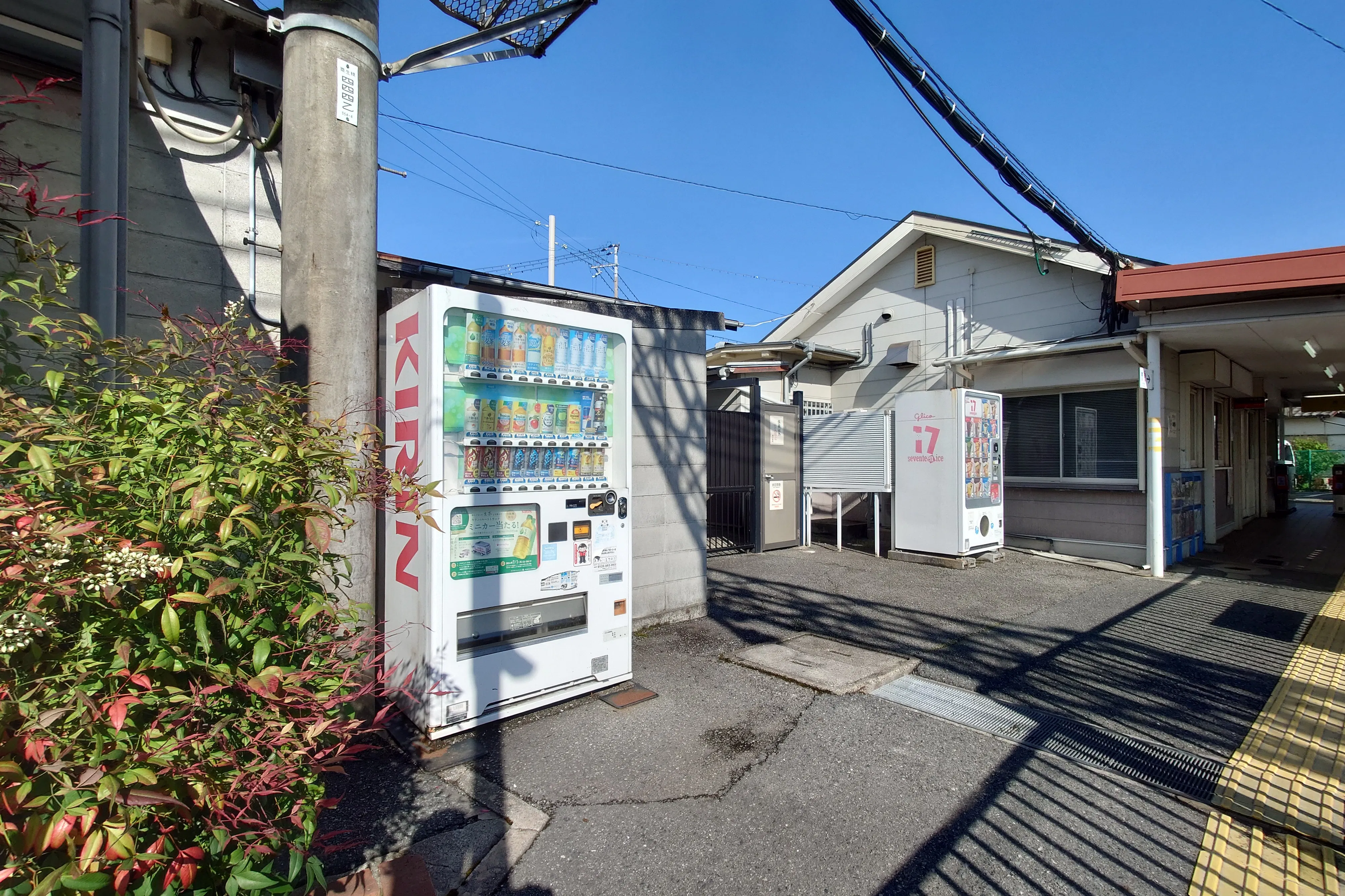 【志染駅】物販やプロモーションに最適な人通りの多い改札内1番線通路脇イベントスペース
