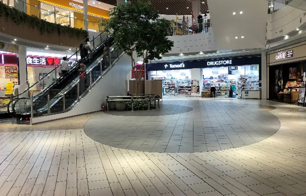 【ららぽーと海老名】1-① 広場口エントランス前