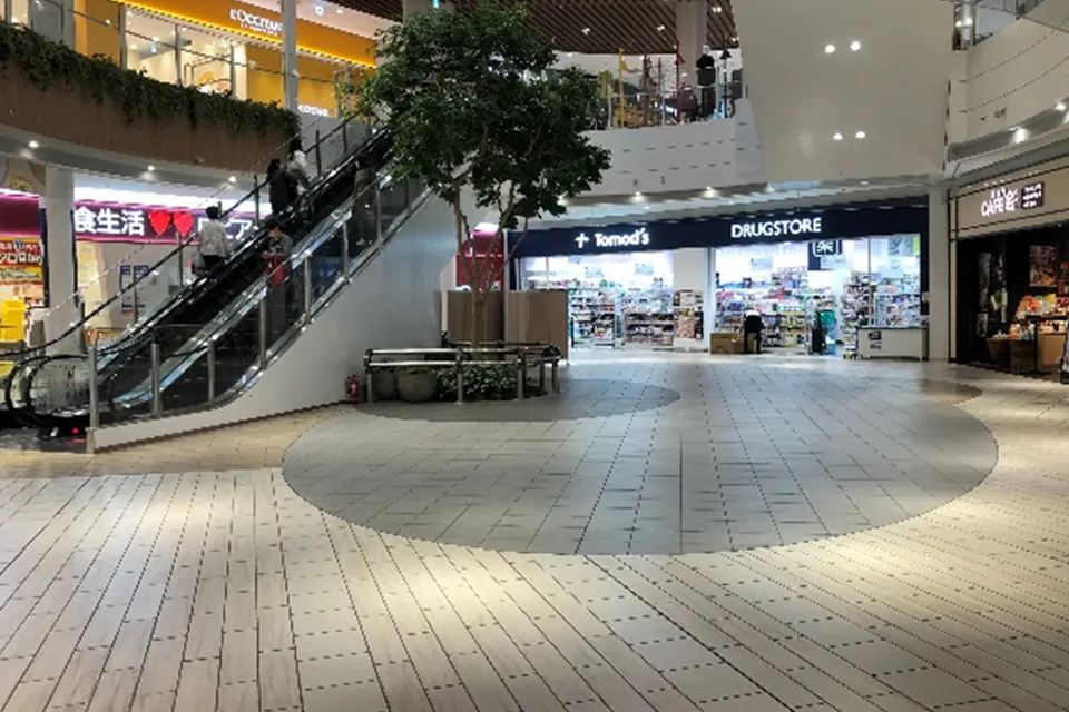 【ららぽーと海老名】1-① 広場口エントランス前