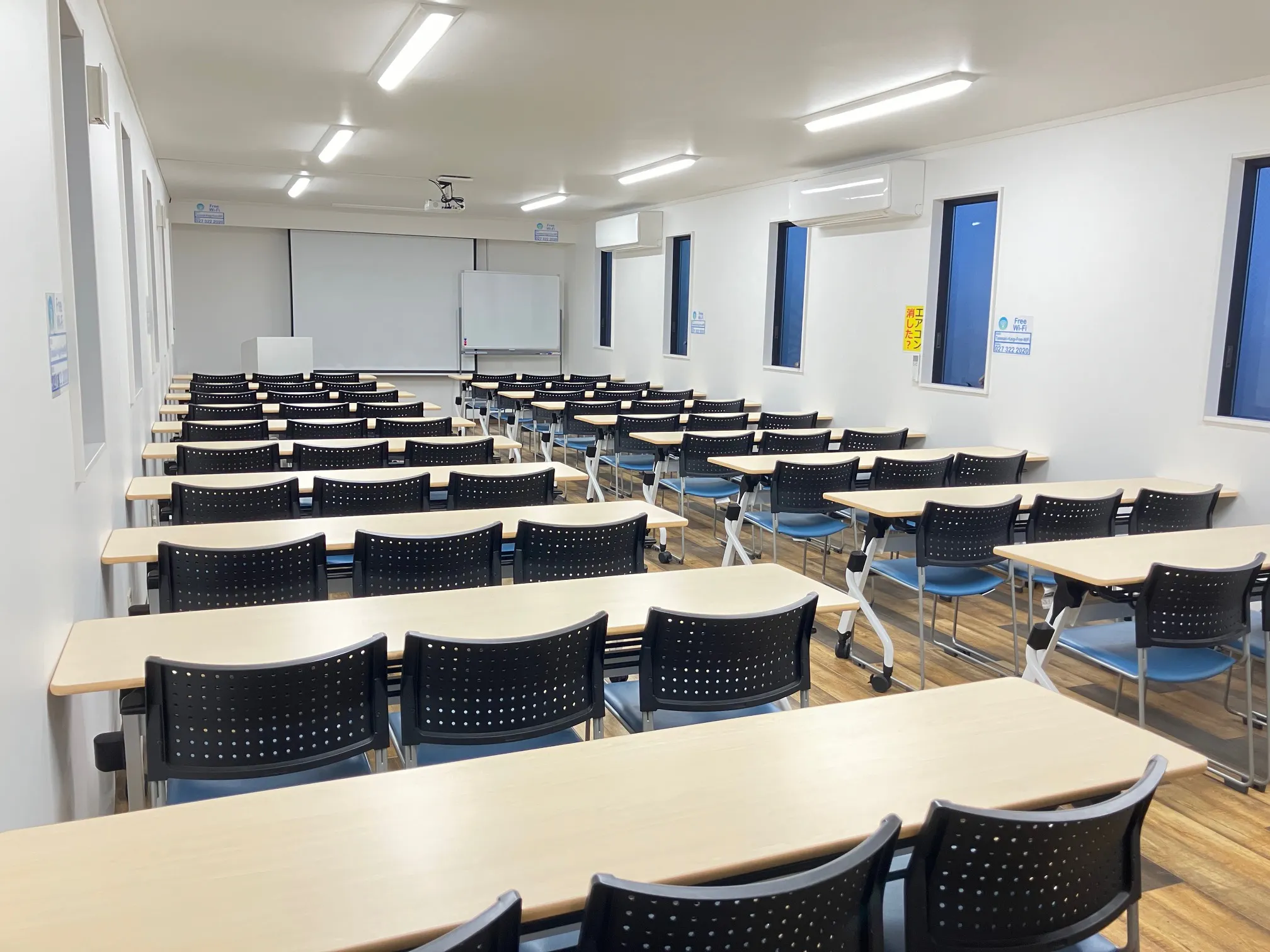 【高崎白銀ビル貸会議室】Room2 最大60名収容・モニター付きの60㎡貸し会議室｜販売利用OK