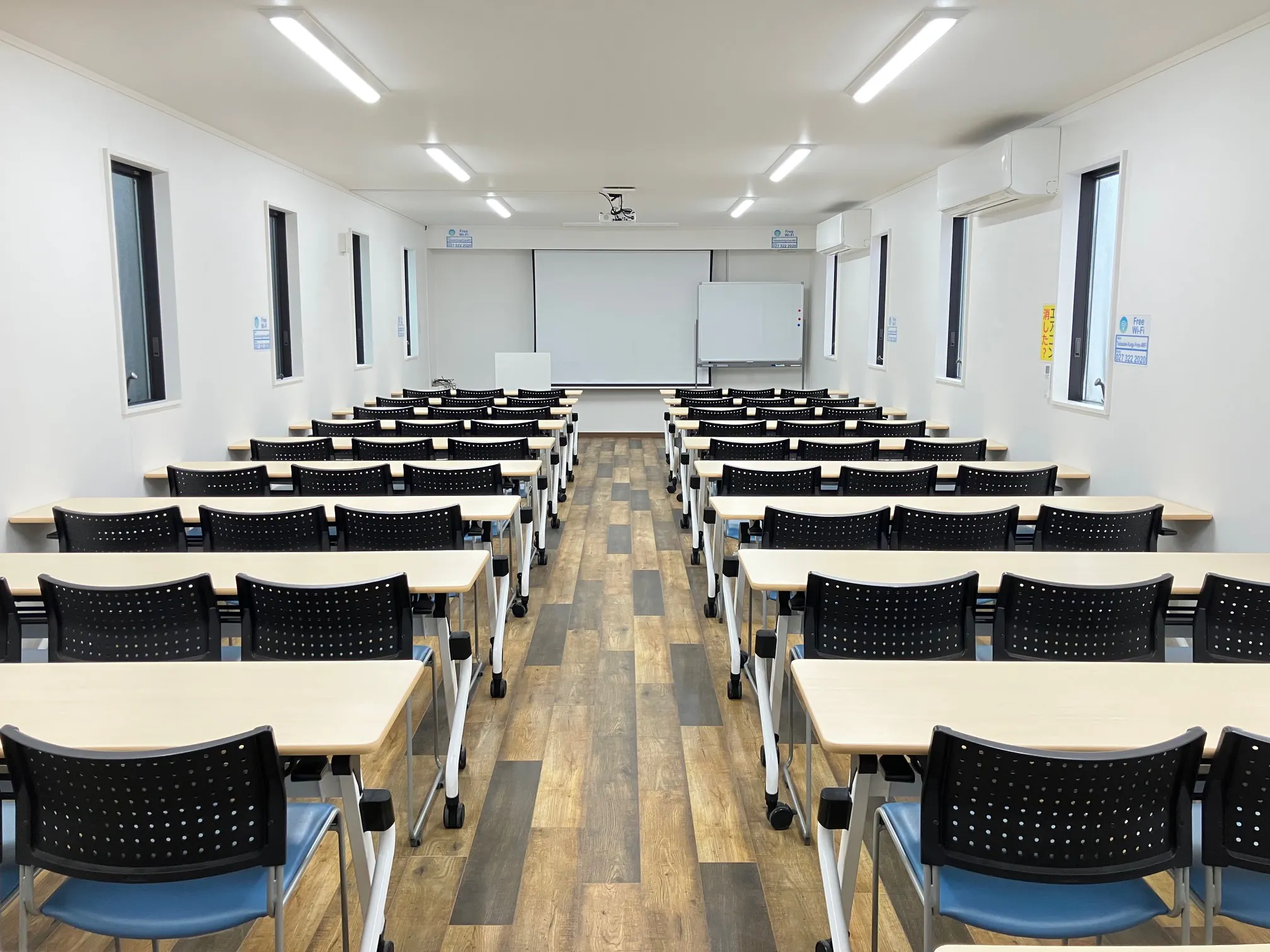 【高崎白銀ビル貸会議室】Room2 最大60名収容・モニター付きの60㎡貸し会議室|販売利用OK