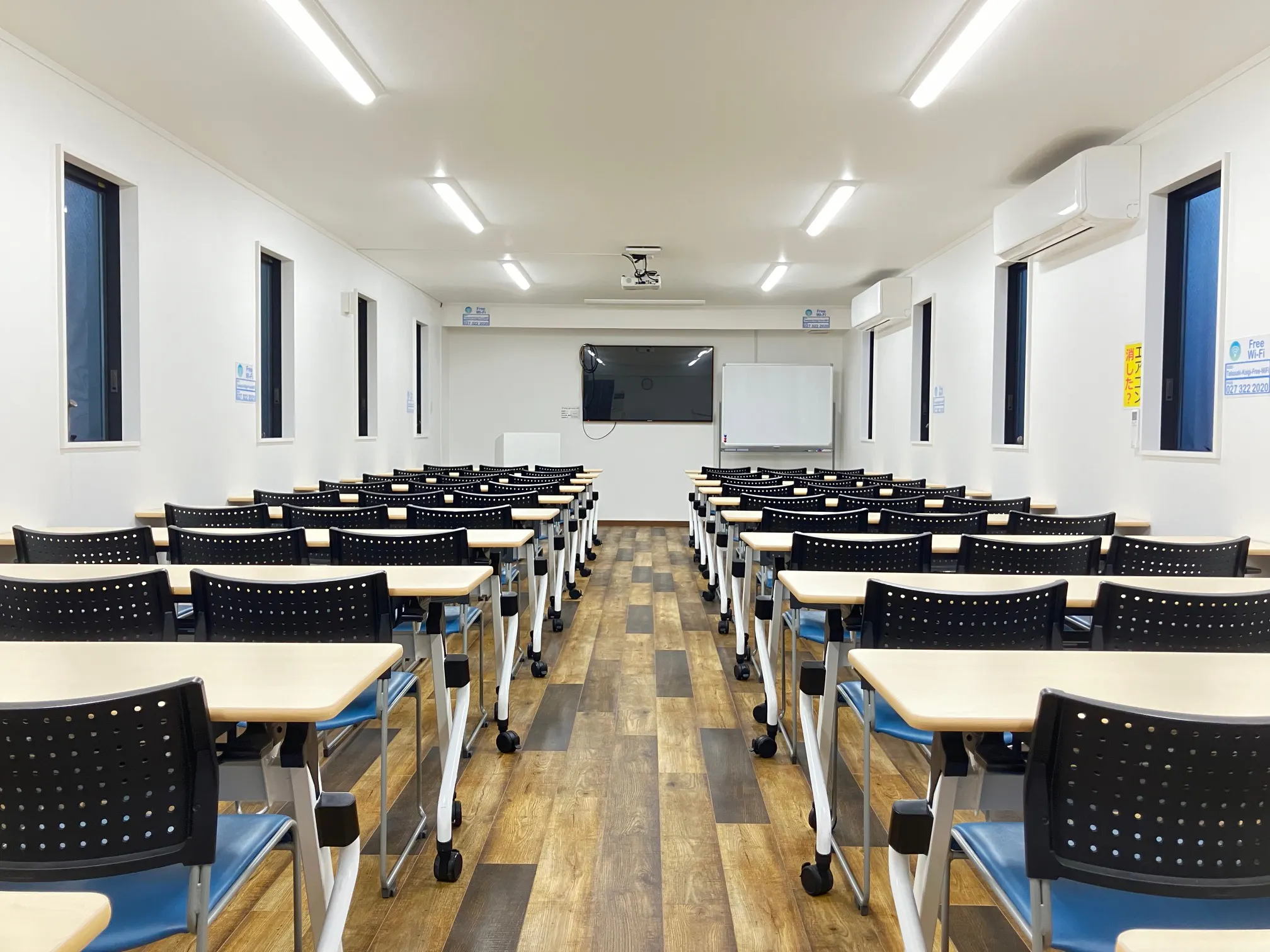 【高崎白銀ビル貸会議室】Room2 最大60名収容・モニター付きの60㎡貸し会議室|販売利用OK