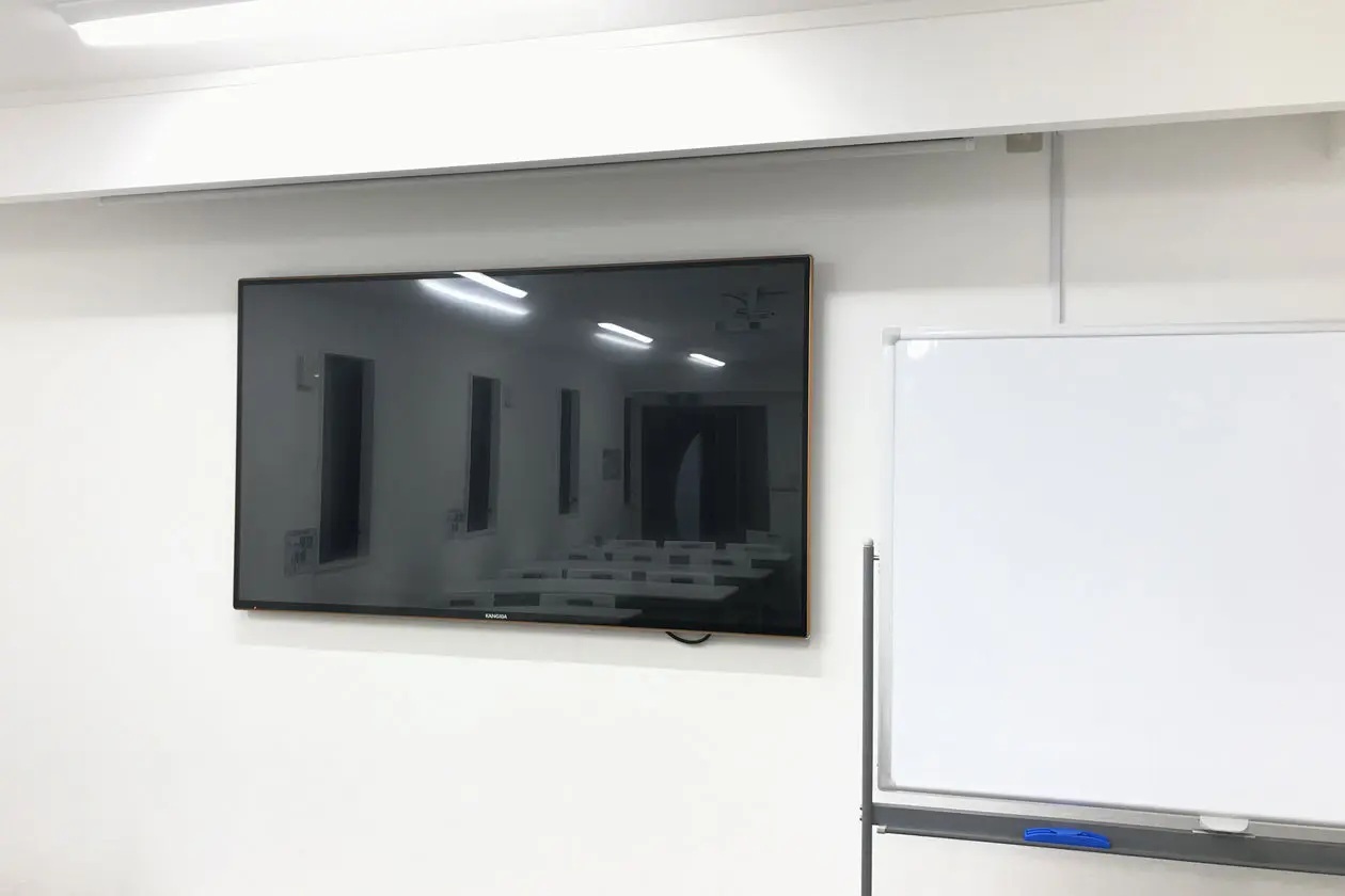 【高崎白銀ビル貸会議室】65型テレビモニター無料完備