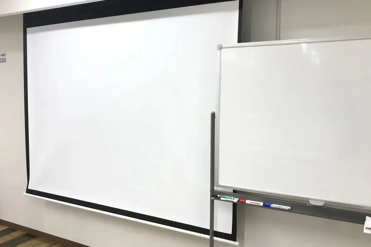 【高崎白銀ビル貸会議室】Room2 最大60名収容・モニター付きの60㎡貸し会議室｜販売利用OK