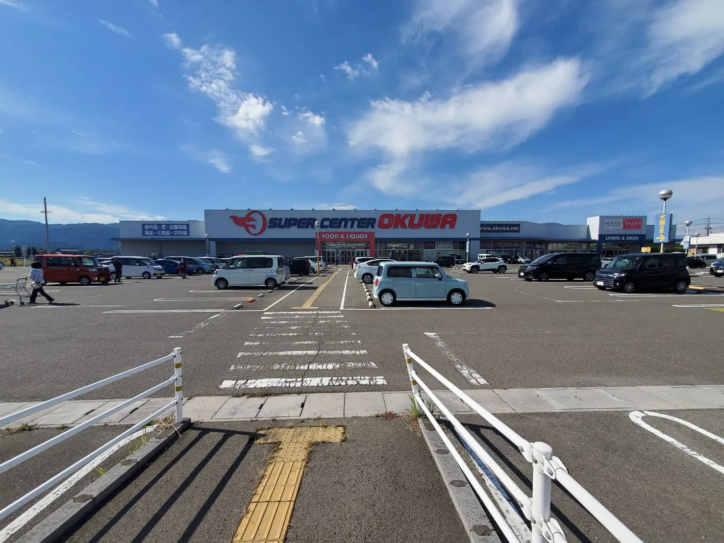 【スーパーセンターオークワ養老】プロモーションに利用可能な北側風除室スペース