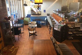 【学芸大学駅5分】物販や撮影に適したビル1棟に3種のロケーションのあるイベントスペース(1Fカフェスペース)