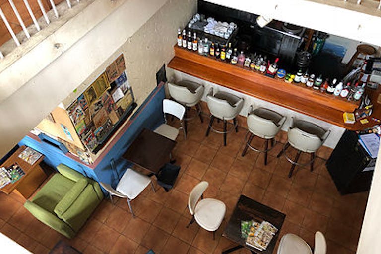 【学芸大学駅5分】物販や撮影に適したビル1棟に3種のロケーションのあるイベントスペース(1Fカフェスペース)の画像1