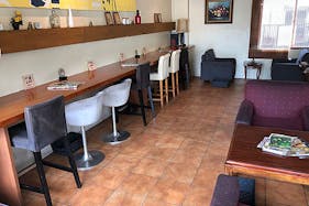 【学芸大学駅5分】物販や撮影に適したビル1棟に3種のロケーションのあるイベントスペース(1Fカフェスペース)