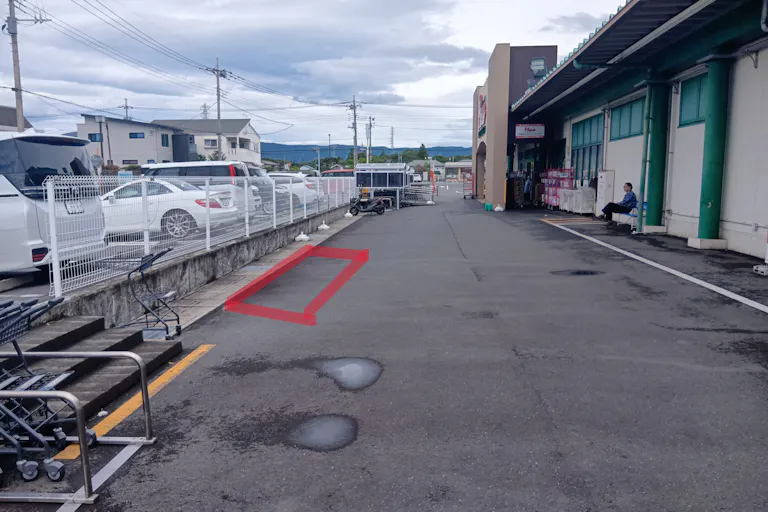 【フードマーケットマム柿田川店】店舗前スペース 販促プロモーションや物販に最適なスーパー屋外催事イベントスペースの画像2