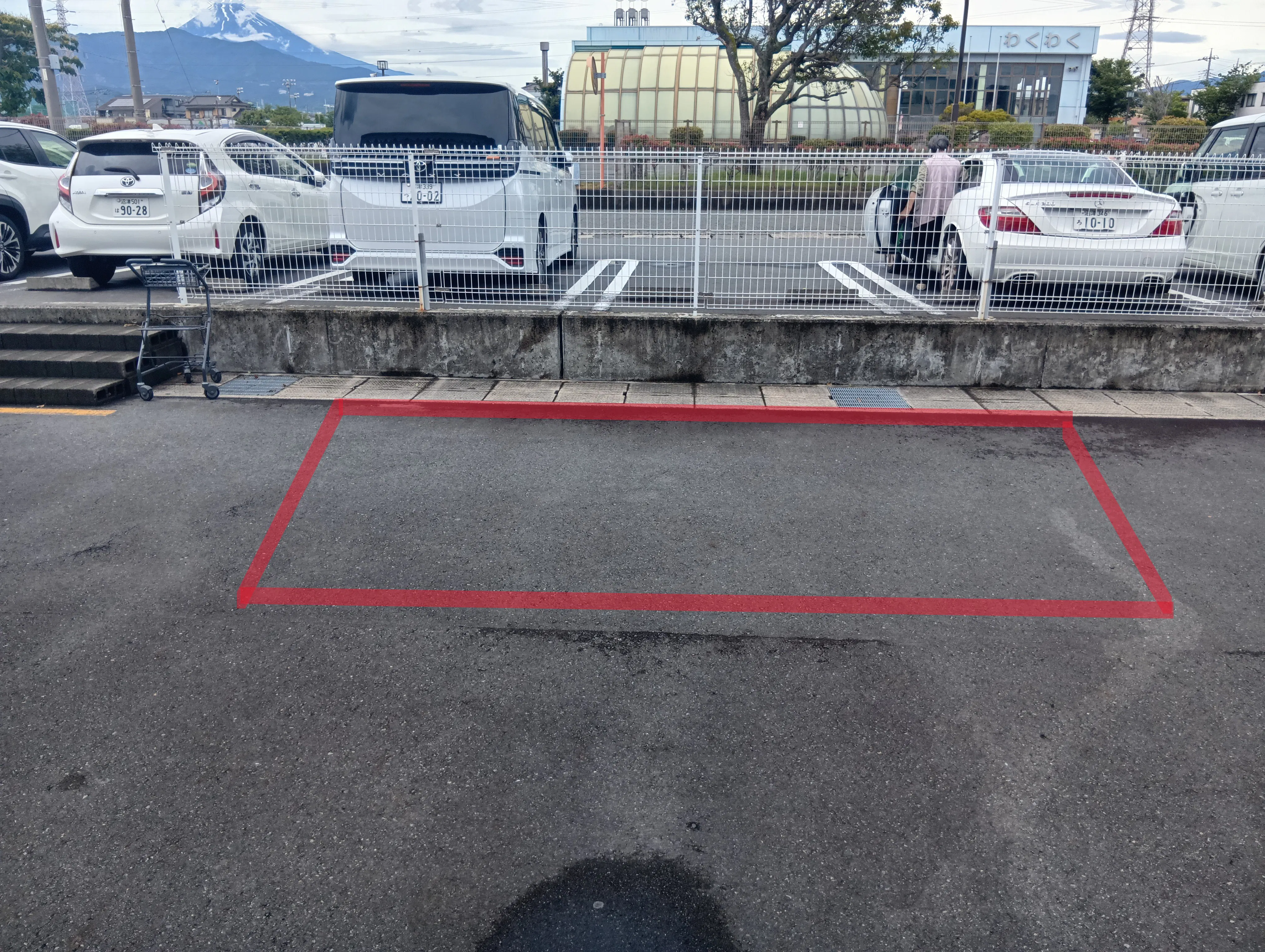 【フードマーケットマム柿田川店】店舗前スペース 販促プロモーションや物販に最適なスーパー屋外催事イベントスペース