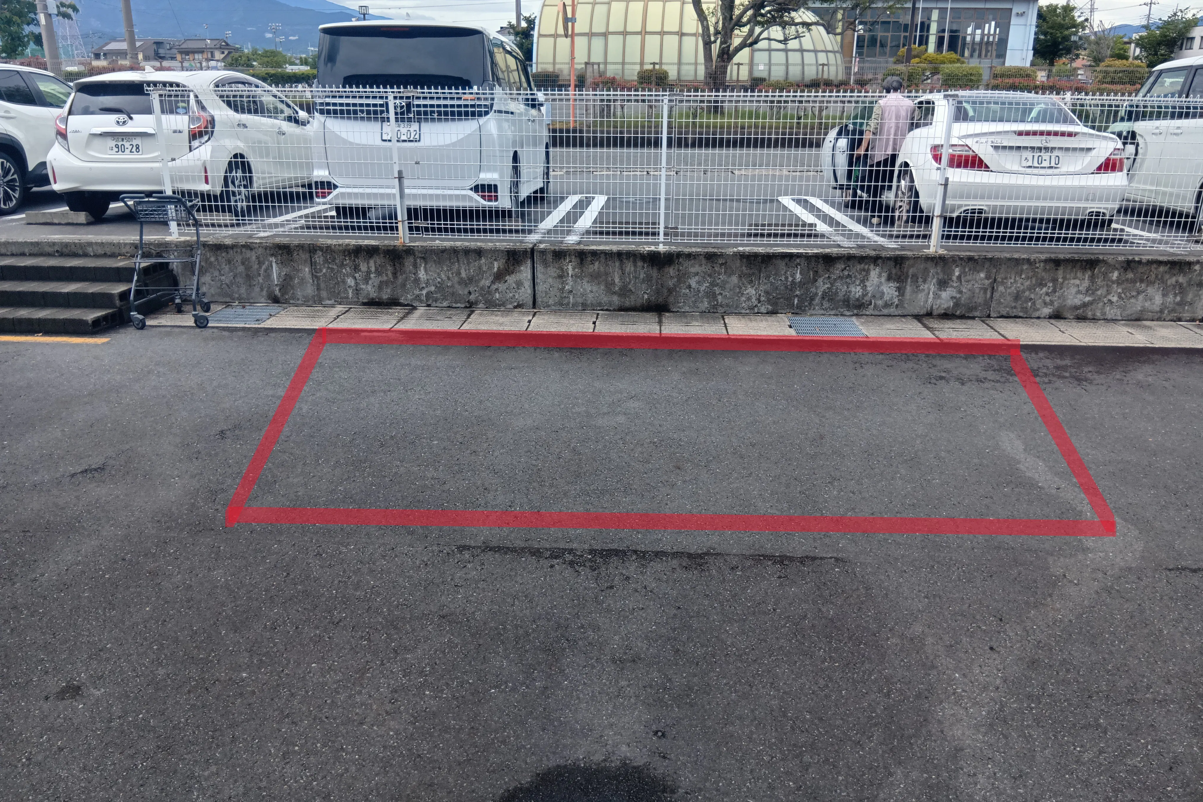 【フードマーケットマム柿田川店】店舗前スペース 販促プロモーションや物販に最適なスーパー屋外催事イベントスペース