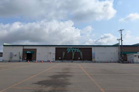 【ダイナム山形イオンタウン酒田店ゆったり館】キッチンカーの開催に最適なアミューズメント施設のイベントスペース