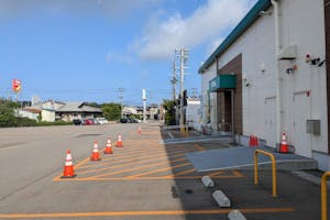 【ダイナム山形イオンタウン酒田店ゆったり館】キッチンカーの開催に最適なアミューズメント施設のイベントスペース