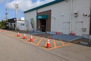 【ダイナム山形イオンタウン酒田店ゆったり館】キッチンカーの開催に最適なアミューズメント施設のイベントスペース