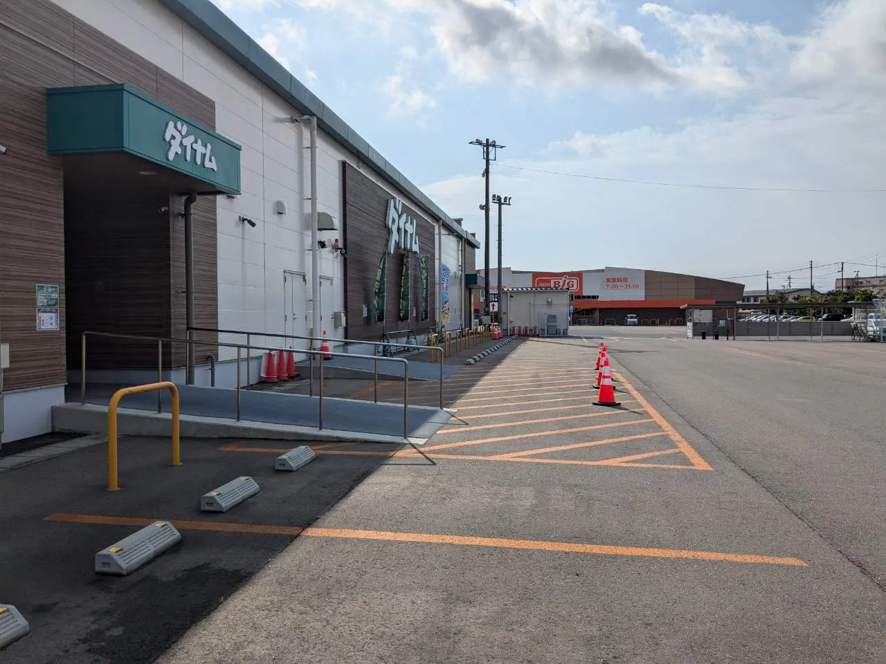 【ダイナム山形イオンタウン酒田店ゆったり館】キッチンカーの開催に最適なアミューズメント施設のイベントスペース