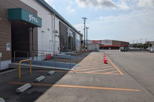 【ダイナム山形イオンタウン酒田店ゆったり館】キッチンカーの開催に最適なアミューズメント施設のイベントスペース