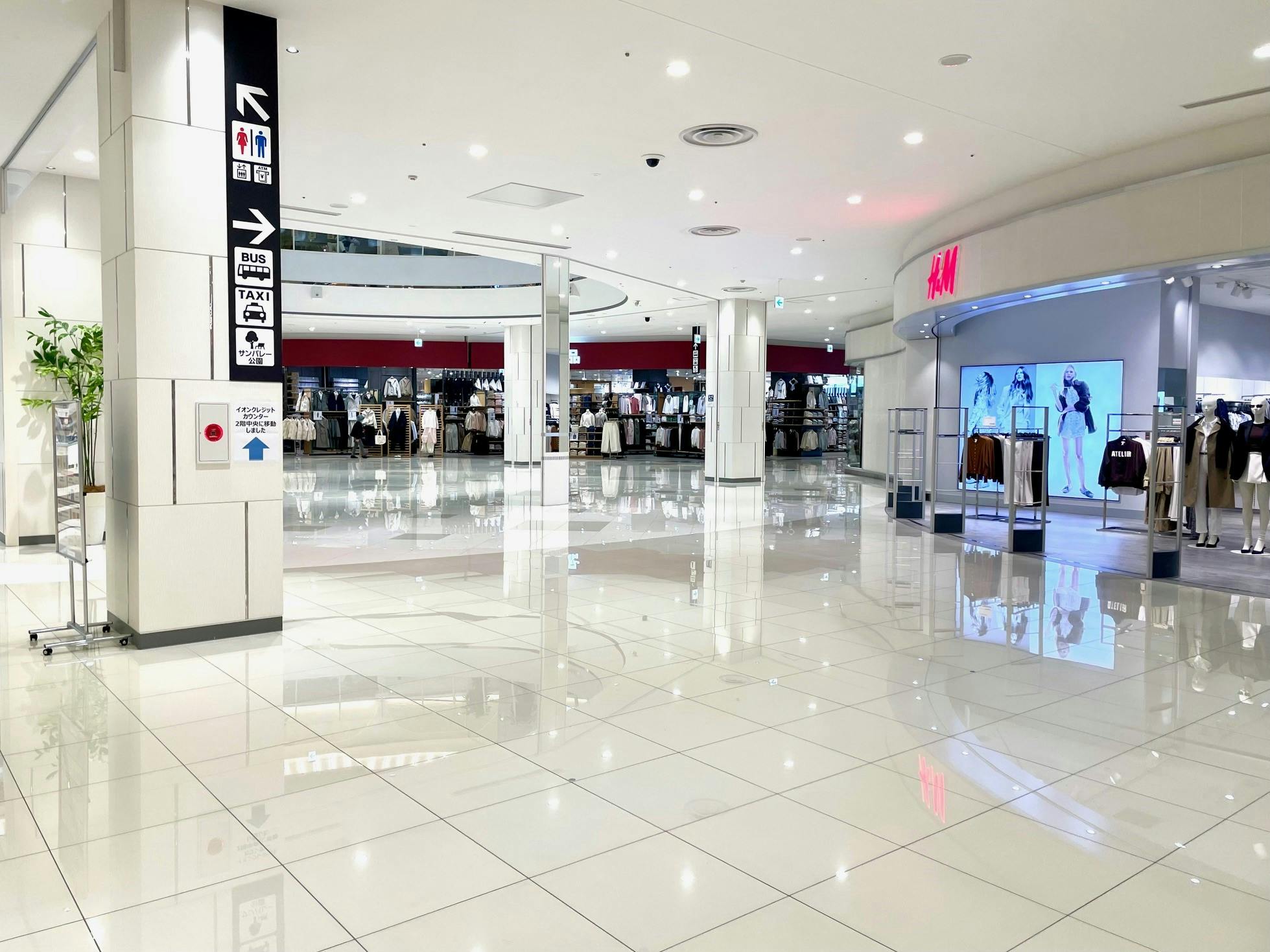 【イオンモール津南】1階つどいの広場横(H&M前)の画像