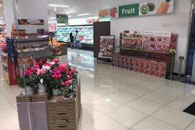 【西友 都賀店】1F入口横 プロモーション用途や物販、食物販のポップアップストアに最適なスーパー店内催事イベントスペース