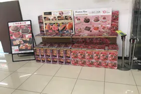 【西友 都賀店】1F入口横 プロモーション用途や物販、食物販のポップアップストアに最適なスーパー店内催事イベントスペース