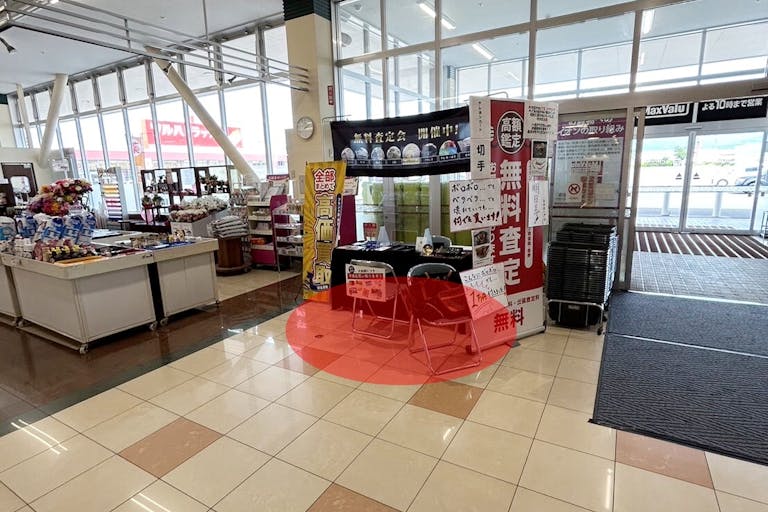 【マックスバリュ平賀店】各種プロモーションイベントに最適な店舗入口横のイベントスペースの画像1