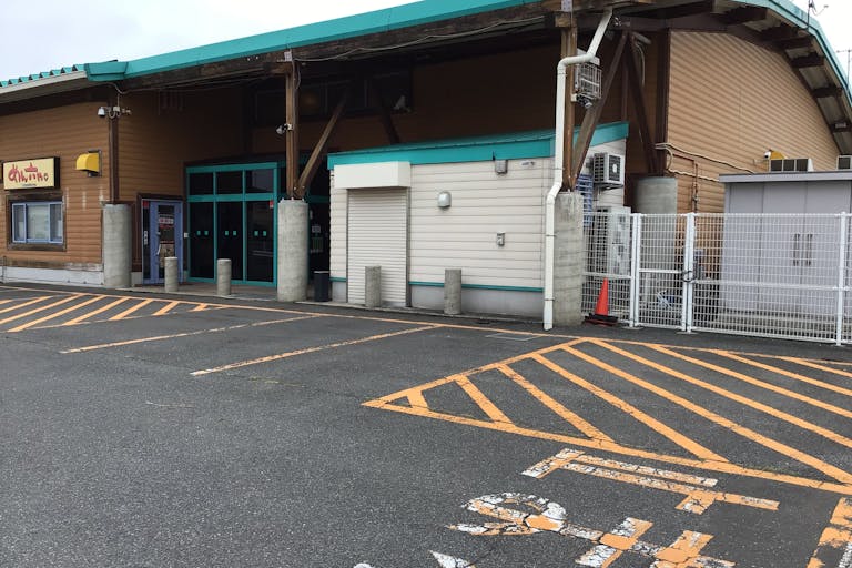 【ダイナム宮城加美店】キッチンカーやプロモーションに最適なアミューズメント施設のイベントスペース(店舗駐車場(付属棟側))の画像1