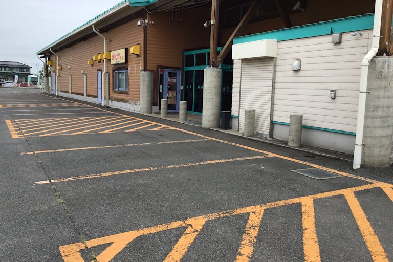 【ダイナム宮城加美店】キッチンカーやプロモーションに最適なアミューズメント施設のイベントスペース(店舗駐車場(付属棟側))の画像2