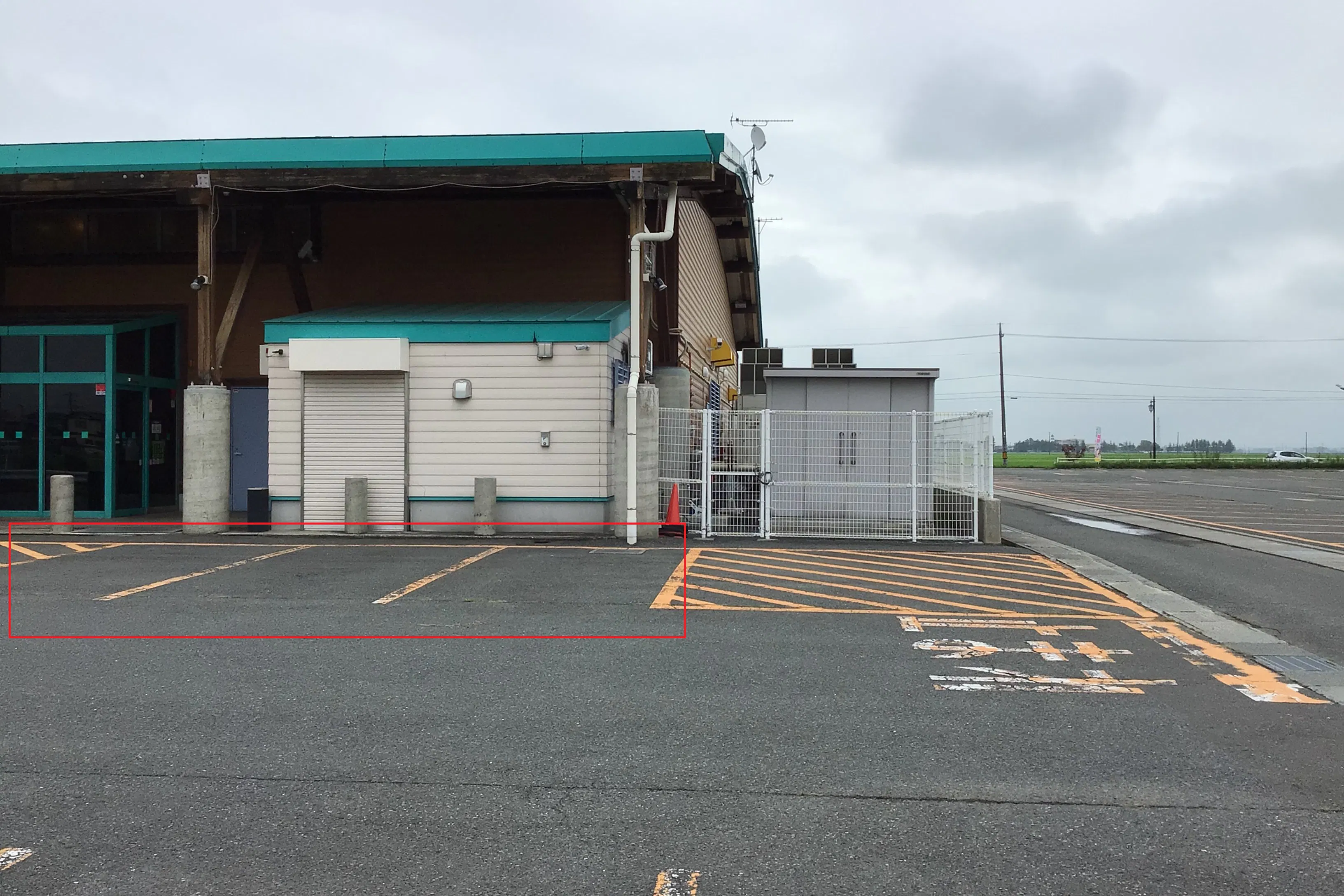 【ダイナム宮城加美店】キッチンカーやプロモーションに最適なアミューズメント施設のイベントスペース(店舗駐車場(付属棟側))