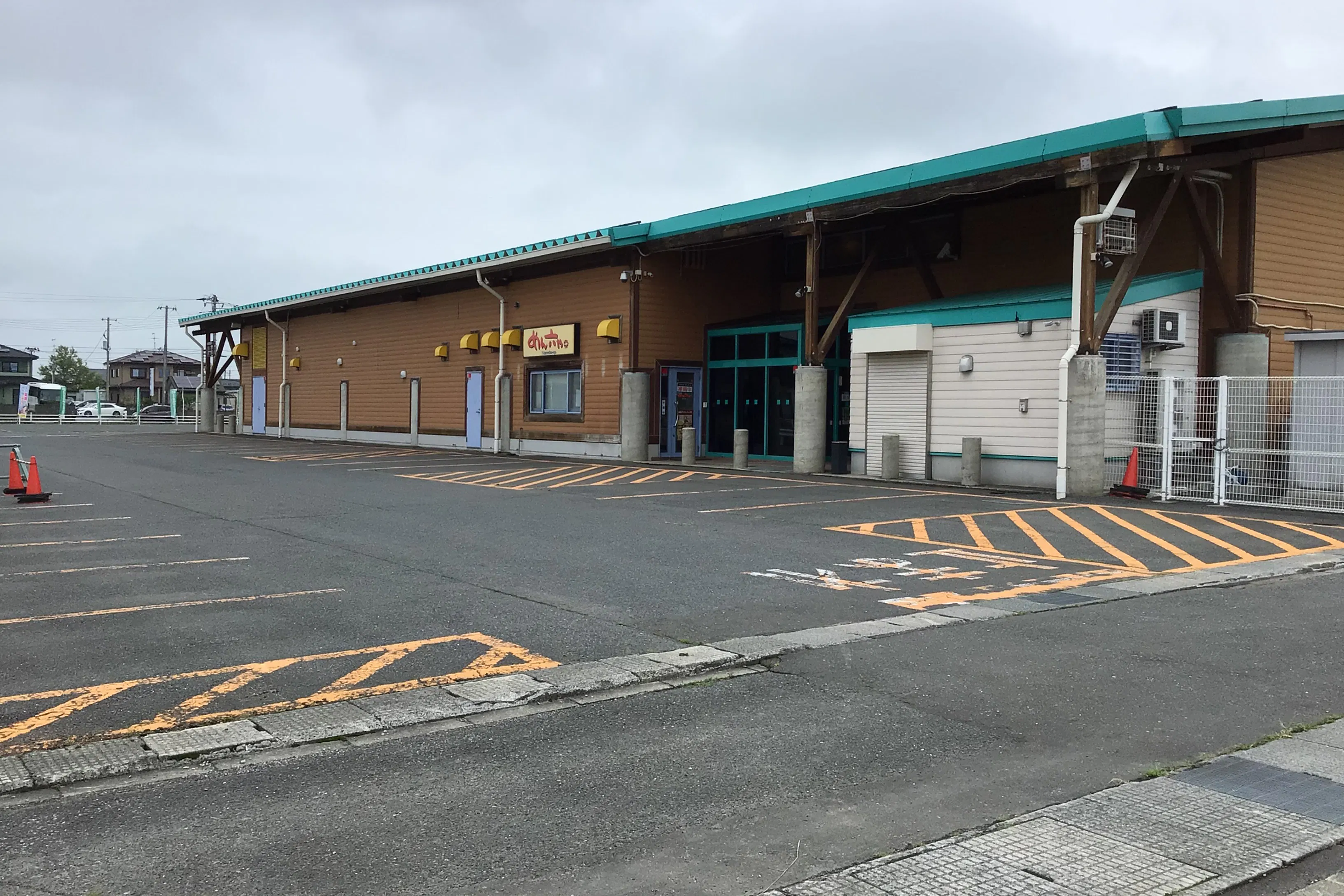 【ダイナム宮城加美店】キッチンカーやプロモーションに最適なアミューズメント施設のイベントスペース(店舗駐車場(付属棟側))