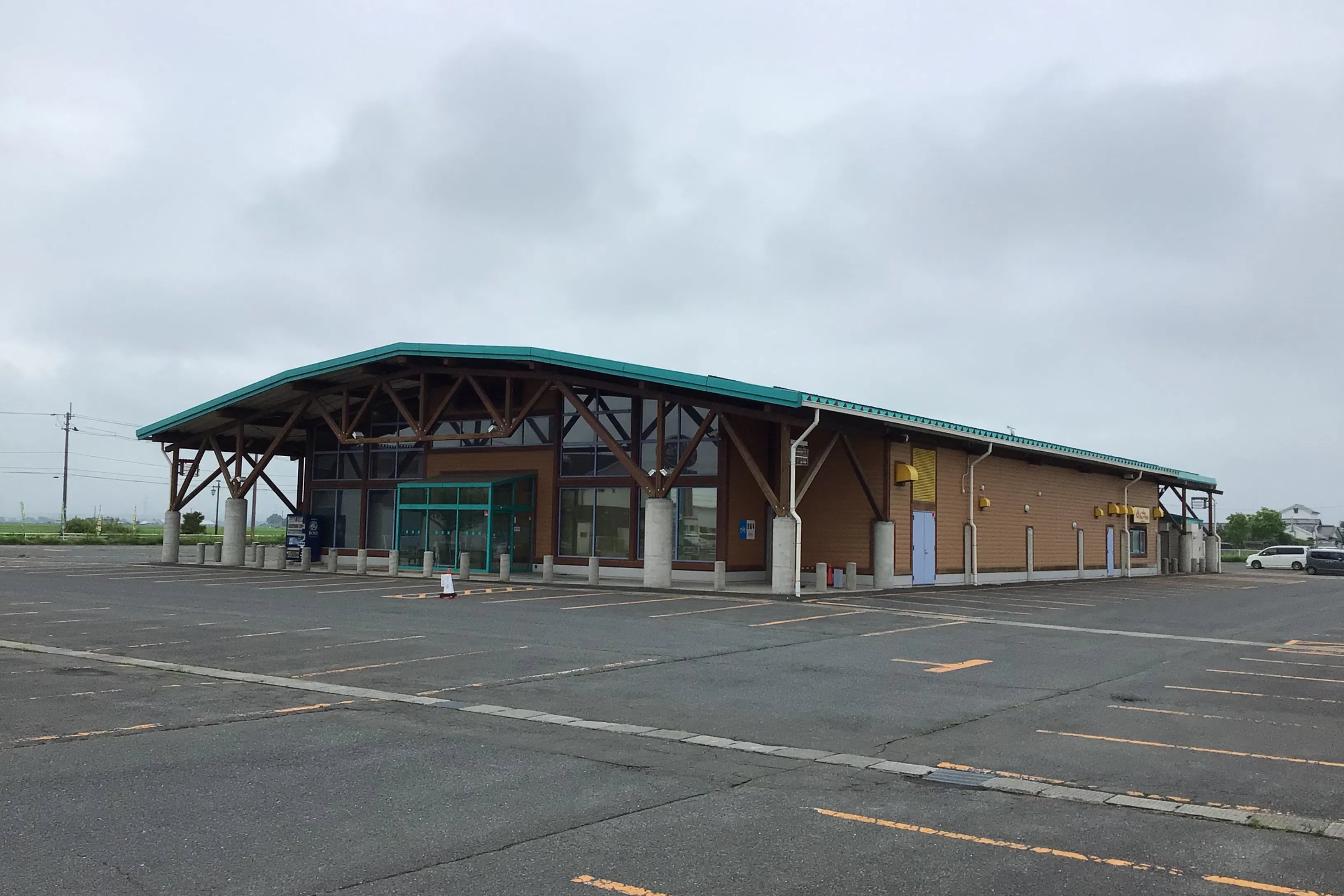 【ダイナム宮城加美店】キッチンカーやプロモーションに最適なアミューズメント施設のイベントスペース(店舗駐車場(付属棟側))