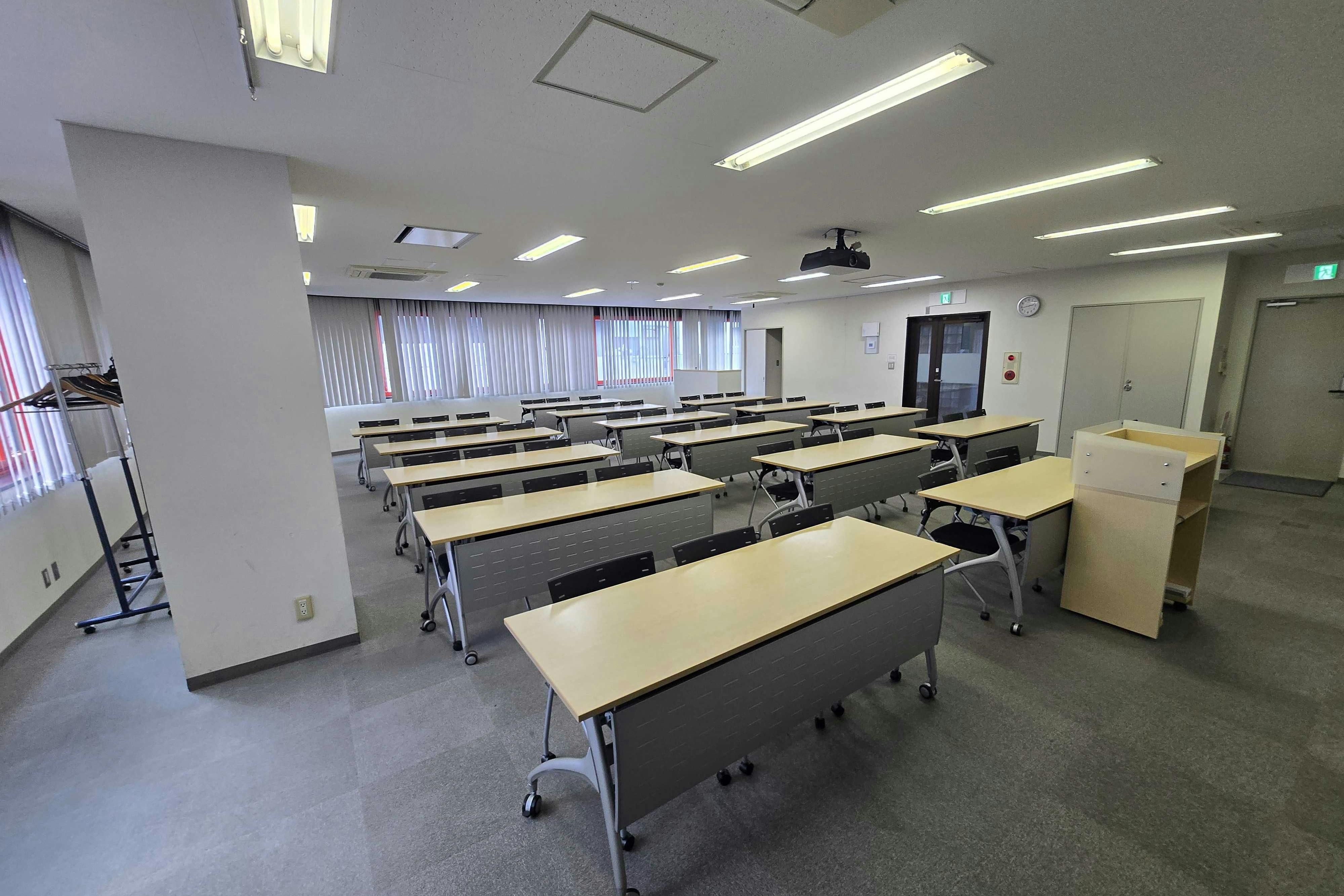 【新富町3分】展示会や会議に最適な駅チカで100㎡以上あるレンタルスペース