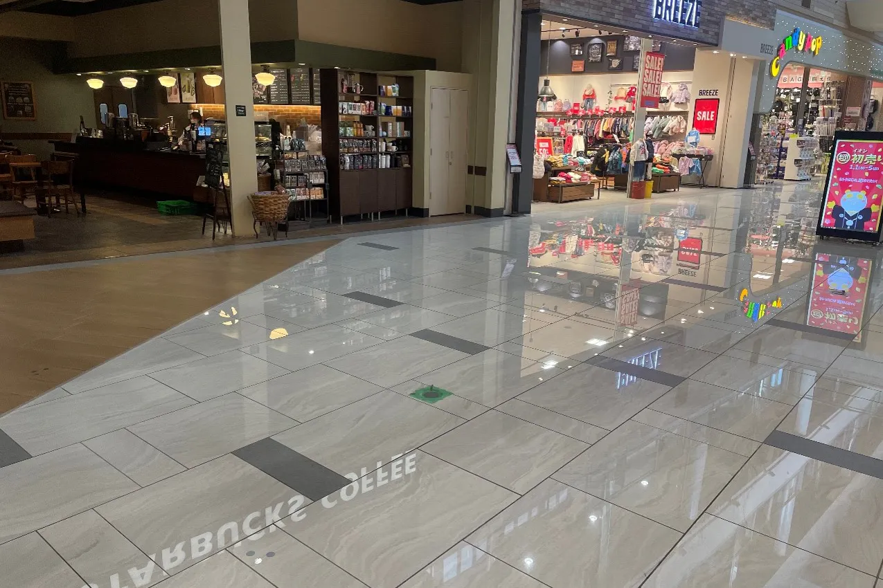 【イオンモール伊丹】1F スターバックスコーヒー前