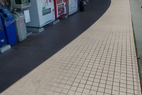 【まつばや六仙寺店】食物販やプロモーションなどに利用可能な軒下スペース③