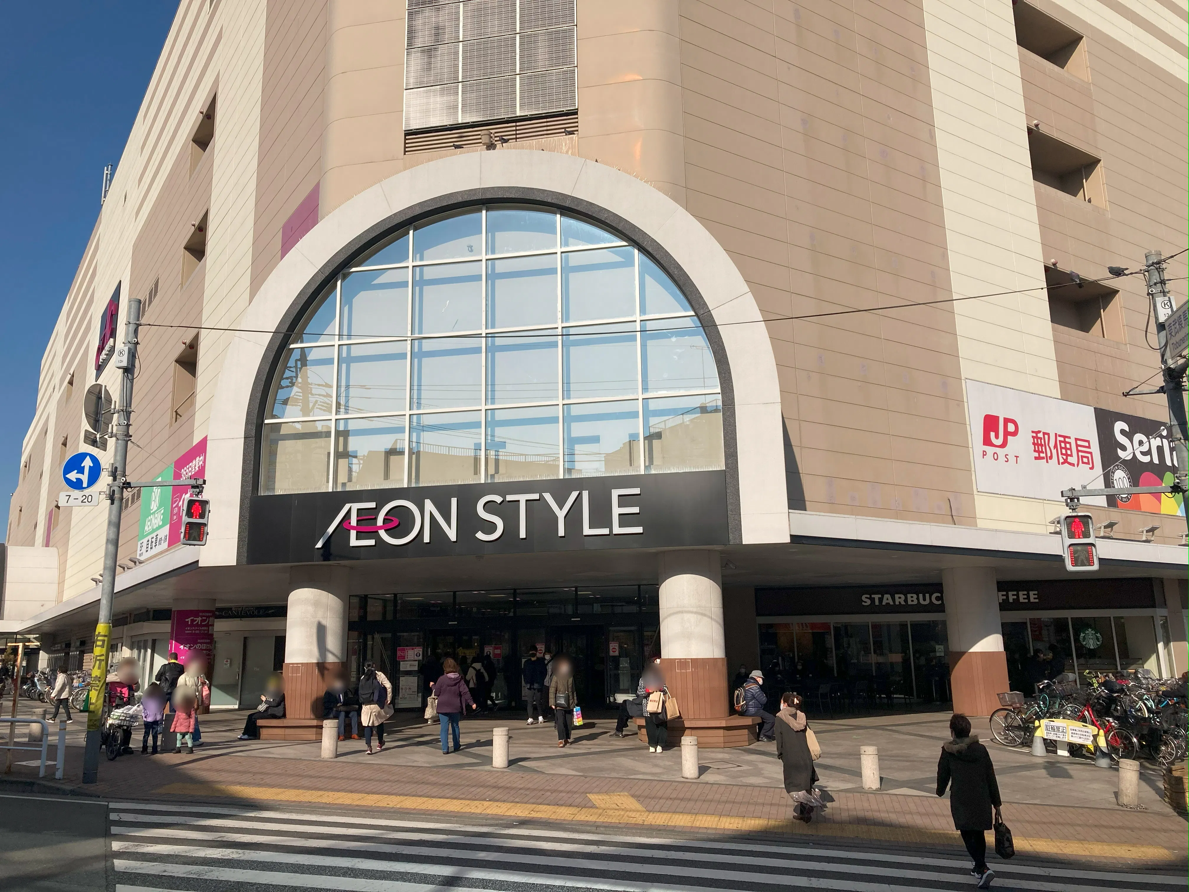 【イオン板橋ショッピングセンター】キッチンカーでの出店に適した施設1階メイン出入口前にある屋外スペース