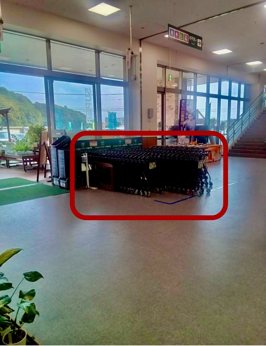 【HIヒロセスーパーコンボ小郡店】プロモーションイベントに最適なホームセンターの1F風除室スペースの画像