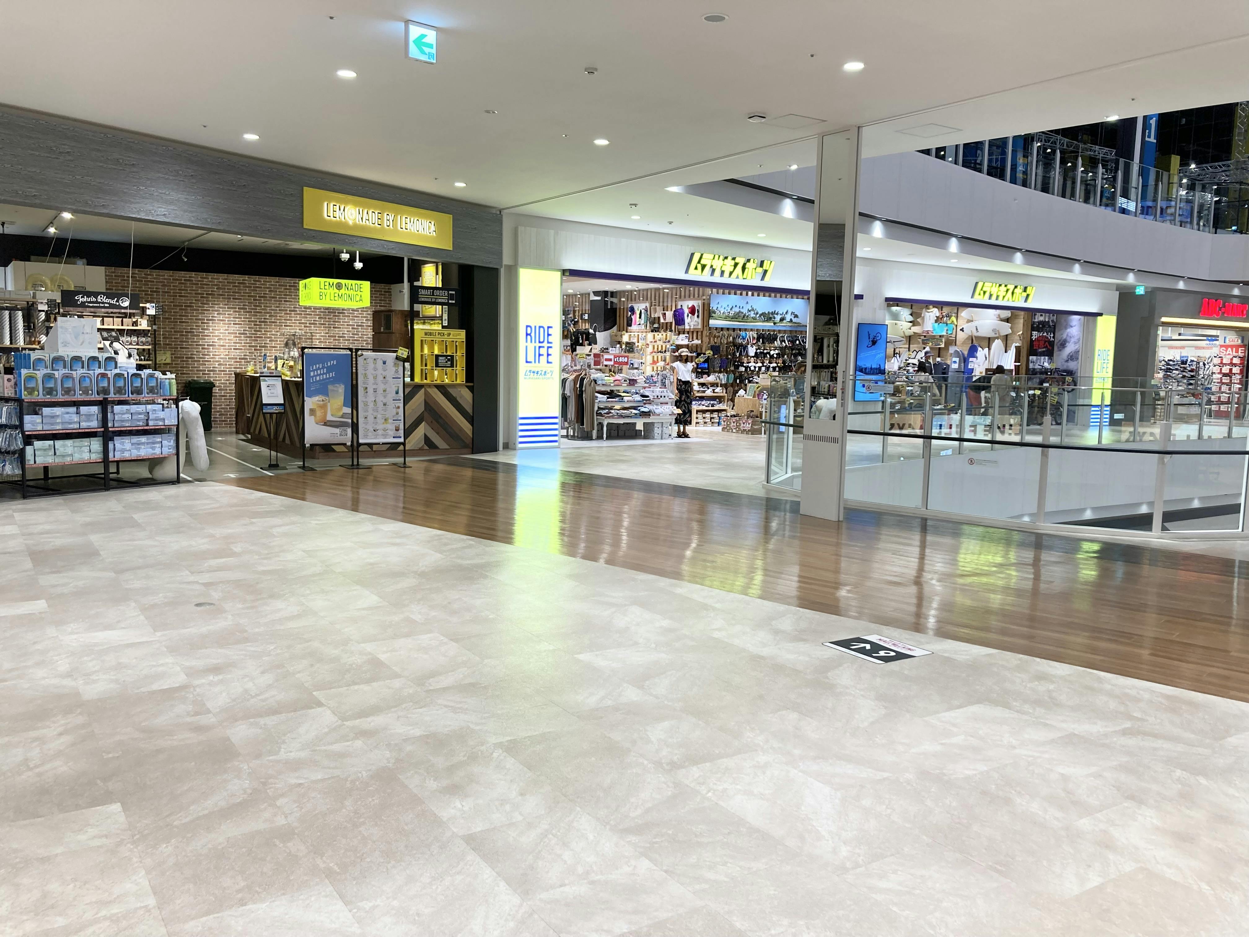 【イオンモール新利府】２階 モール北エスカレーター前の画像